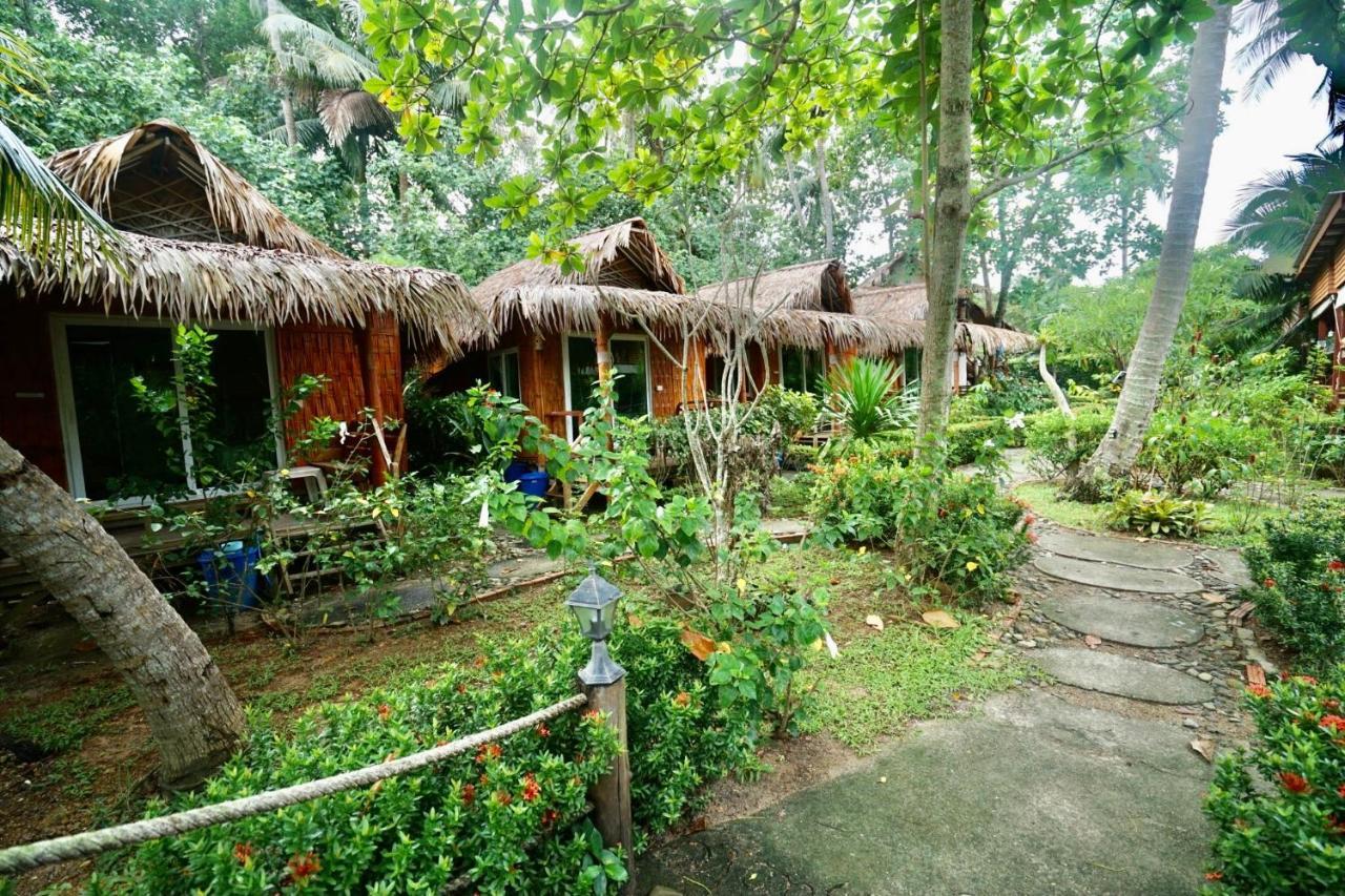 Mook Montra Resort Sea Front Ko Mook Bagian luar foto
