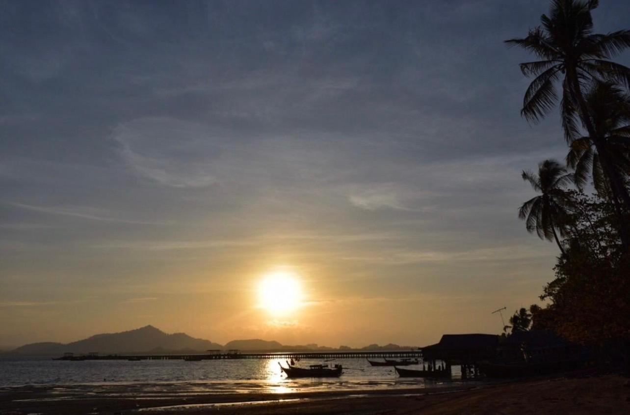 Mook Montra Resort Sea Front Ko Mook Bagian luar foto