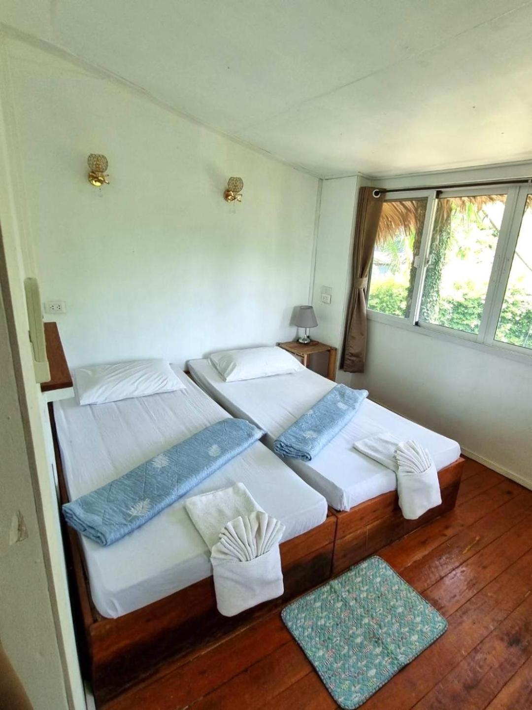 Mook Montra Resort Sea Front Ko Mook Bagian luar foto