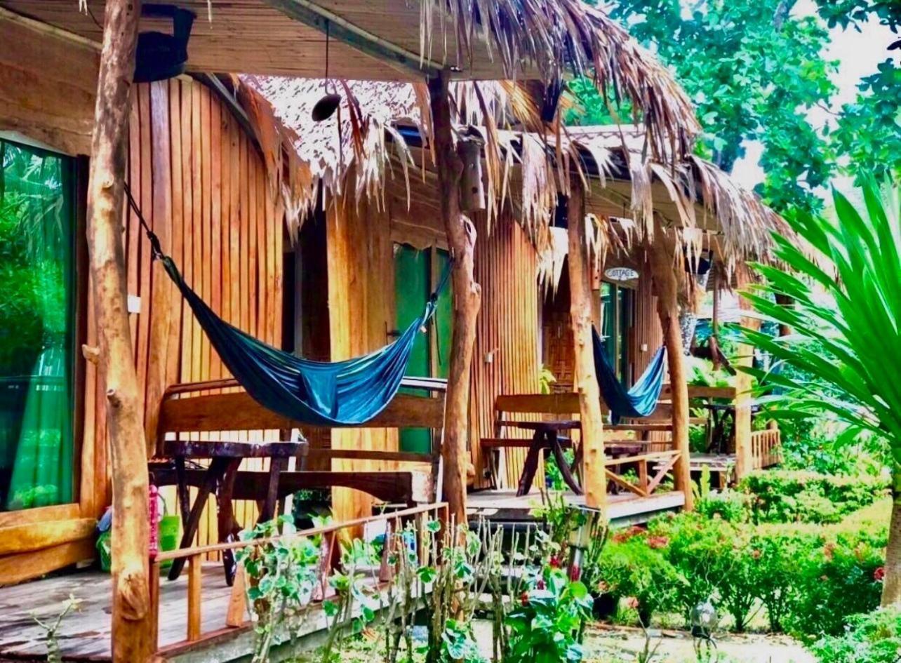 Mook Montra Resort Sea Front Ko Mook Bagian luar foto