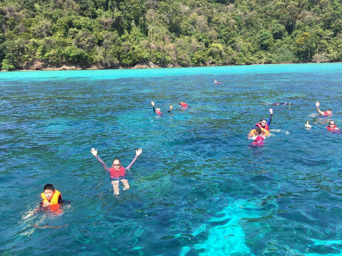 Mook Montra Resort Sea Front Ko Mook Bagian luar foto
