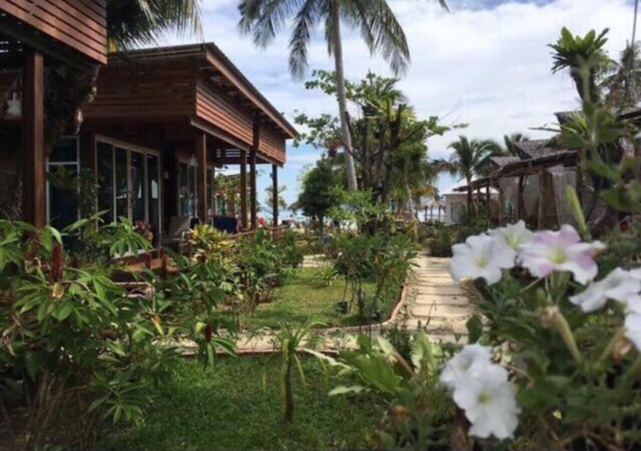 Mook Montra Resort Sea Front Ko Mook Bagian luar foto